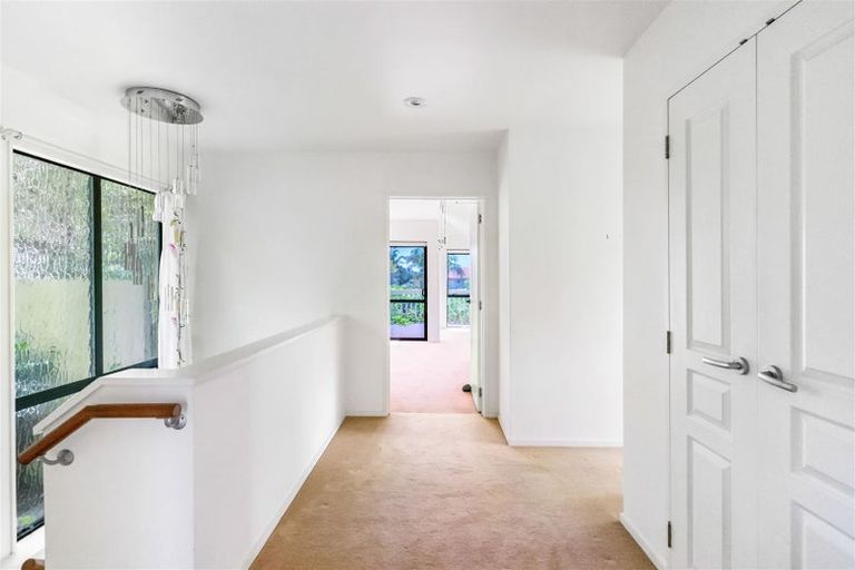 Photo of property in 327c Glenfield Road, Glenfield, Auckland, 0629