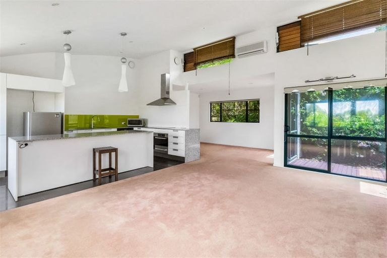 Photo of property in 327c Glenfield Road, Glenfield, Auckland, 0629