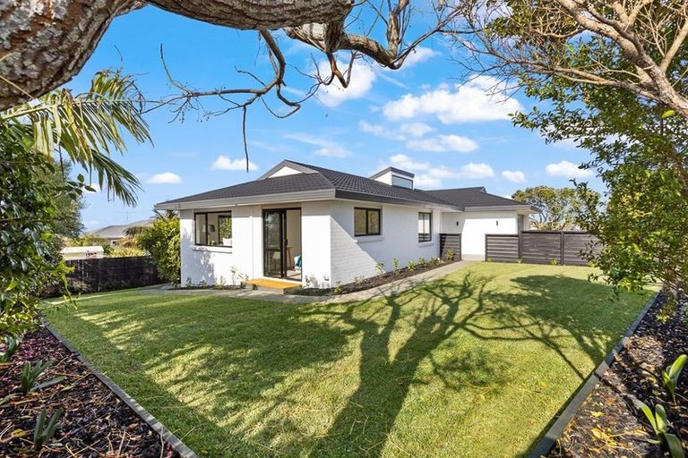 Photo of property in 39 Stanmore Bay Road, Stanmore Bay, Whangaparaoa, 0932