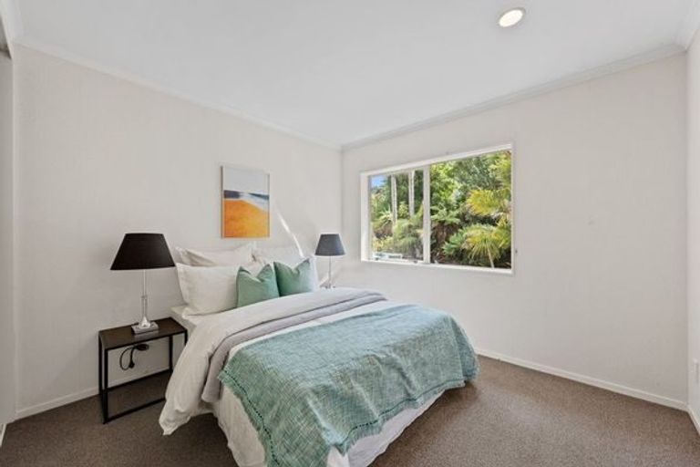 Photo of property in 8 Landvale Court, Browns Bay, Auckland, 0630