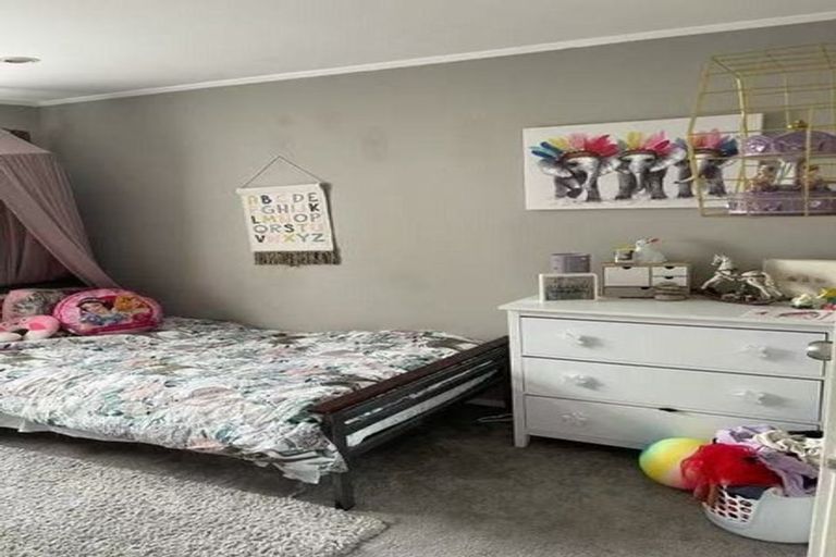 Photo of property in 62 Gallony Avenue, Massey, Auckland, 0614