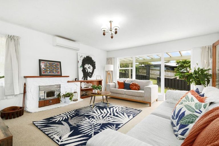 Photo of property in 64 Larsen Crescent, Tawa, Wellington, 5028