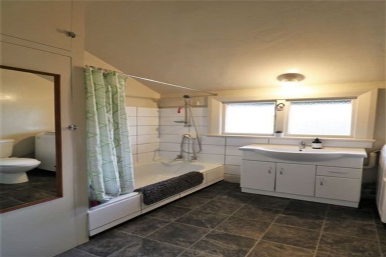 Photo of property in 2/11 Selwyn Street, Maori Hill, Timaru, 7910