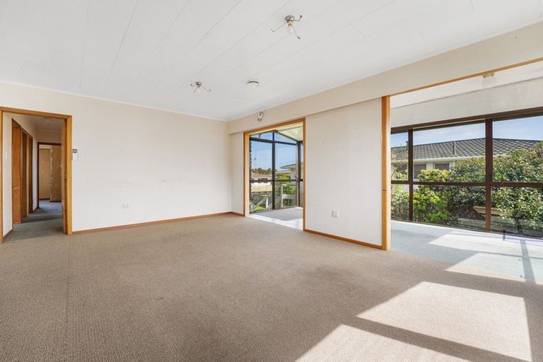 Photo of property in 49 Nevada Drive, Merrilands, New Plymouth, 4312