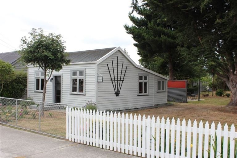 Photo of property in 5 Ossian Street, Milton, 9220