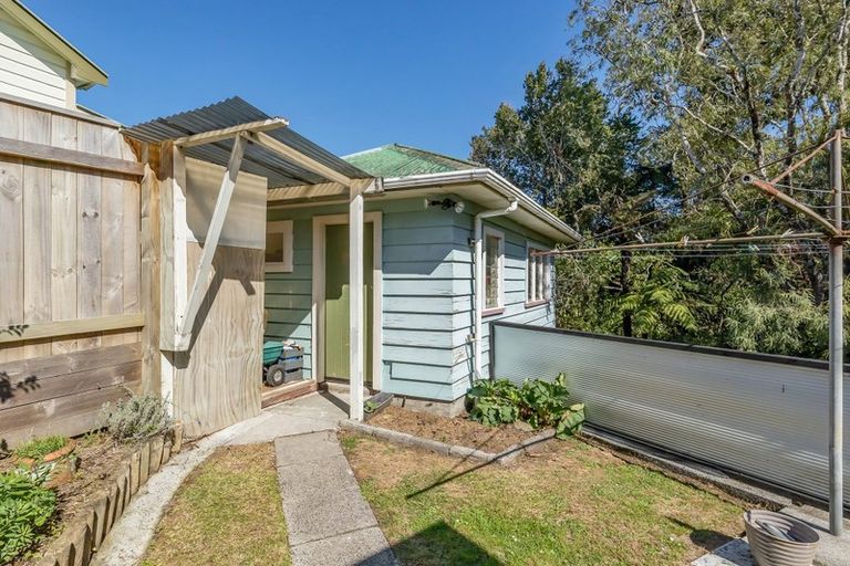 Photo of property in 16 Miro Street, Inglewood, 4330