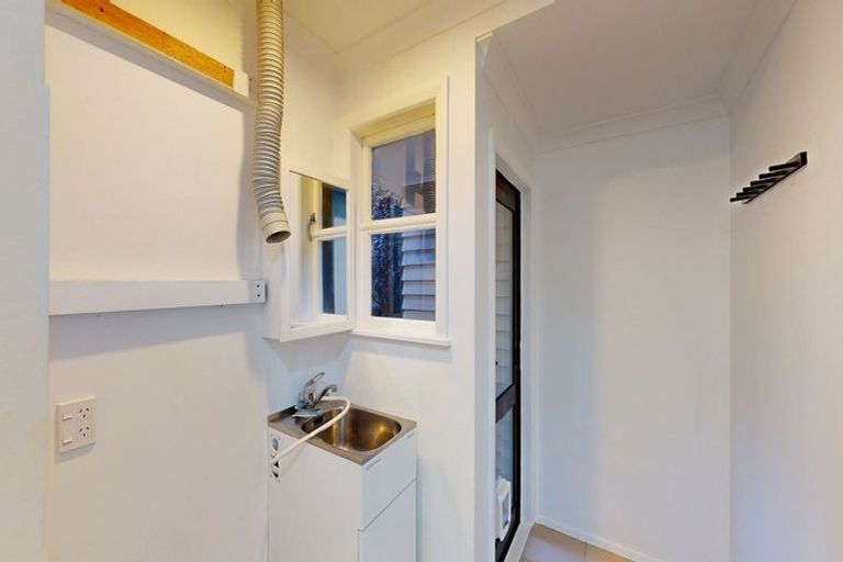 Photo of property in 14c Bracken Road, Newlands, Wellington, 6037