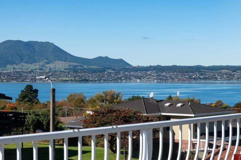 Photo of property in 7 Reeves Road, Acacia Bay, Taupo, 3330