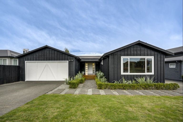 Photo of property in 51 Napier Road, Havelock North, 4130