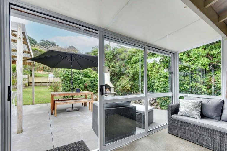 Photo of property in 35 Mowhanau Drive, Kai Iwi, Whanganui, 4574