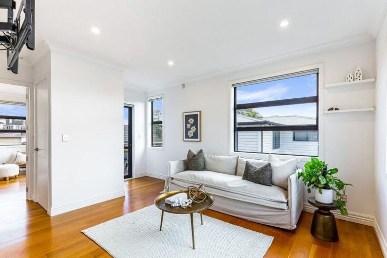 Photo of property in 49 Matipo Road, Te Atatu Peninsula, Auckland, 0610