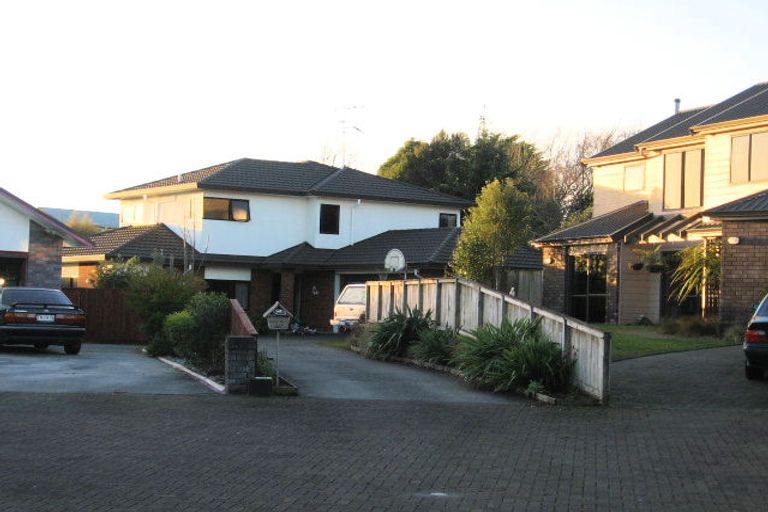 Photo of property in 17 Silhouette Way, Western Heights, Hamilton, 3200
