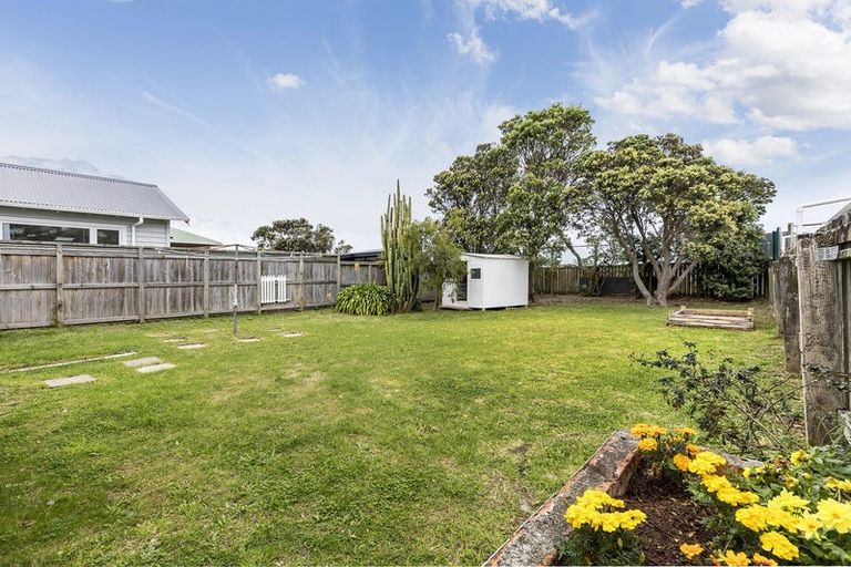 Photo of property in 94 Endeavour Street, Lyall Bay, Wellington, 6022