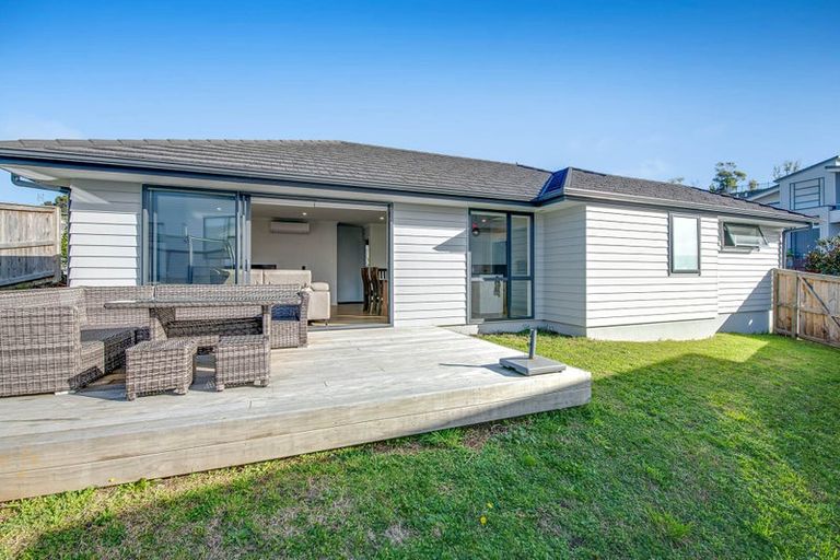 Photo of property in 83 Marellen Drive, Red Beach, 0932
