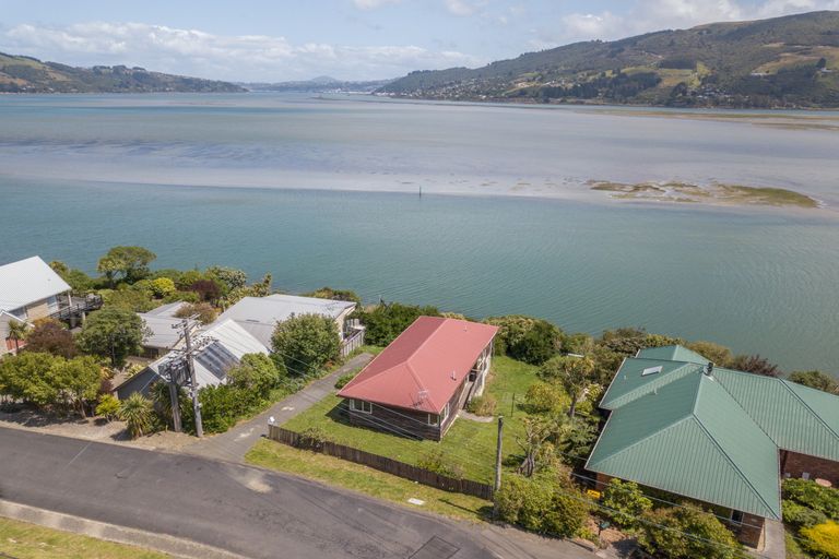 Photo of property in 20 Bayne Terrace, Macandrew Bay, Dunedin, 9014