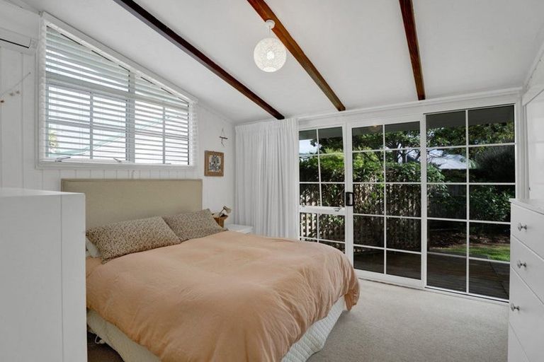 Photo of property in 5 Prudence Place, Oakura, 4314