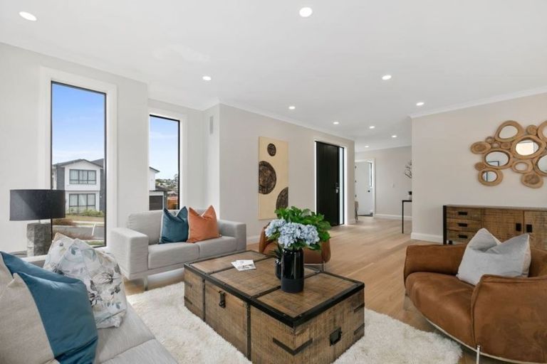 Photo of property in 13 Colliston Rise, Pinehill, Auckland, 0632