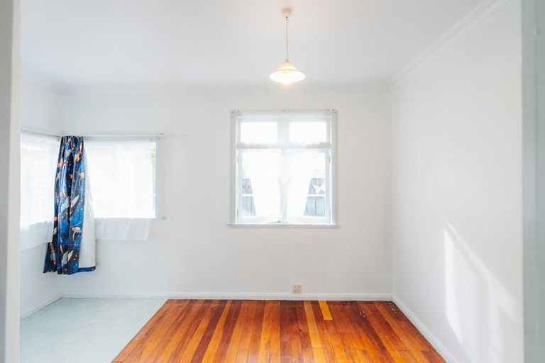 Photo of property in 27 Stanley Street, Levin, 5510