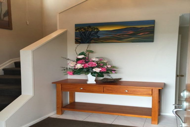 Photo of property in 21a Eske Place, Highland Park, Auckland, 2010