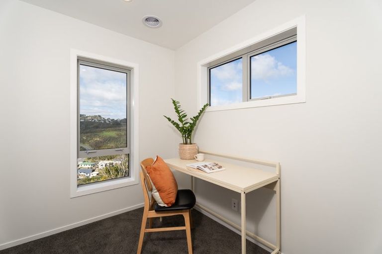 Photo of property in 9 Pine Hill Rise, Glenside, Wellington, 6037