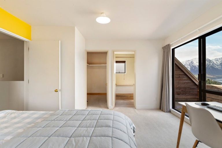 Photo of property in 60b Wynyard Crescent, Fernhill, Queenstown, 9300