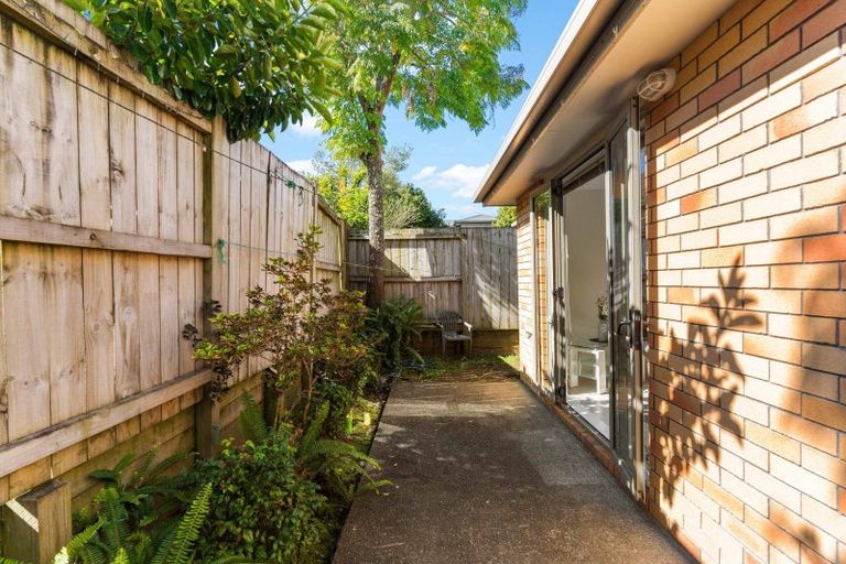 Photo of property in 16 Barnea Circle, Glen Eden, Auckland, 0602
