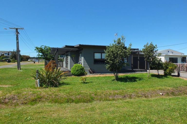 Photo of property in 35 Roore Street, Foxton Beach, Foxton, 4815