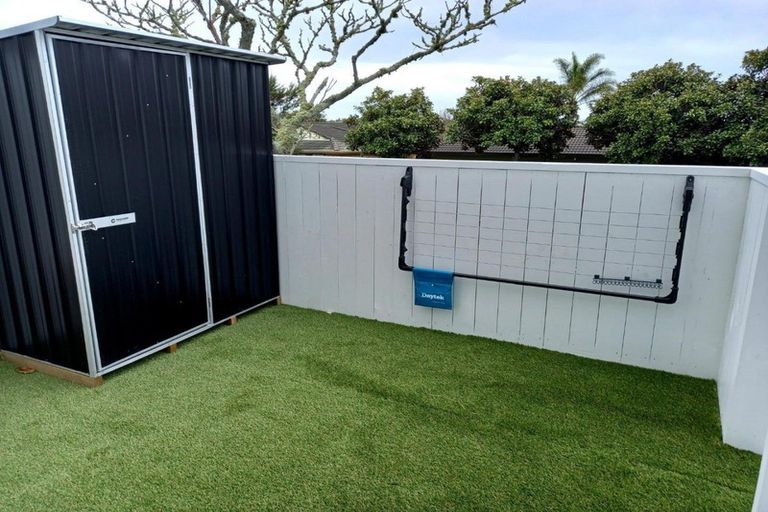 Photo of property in 2/2 Jadewynn Drive, Massey, Auckland, 0614