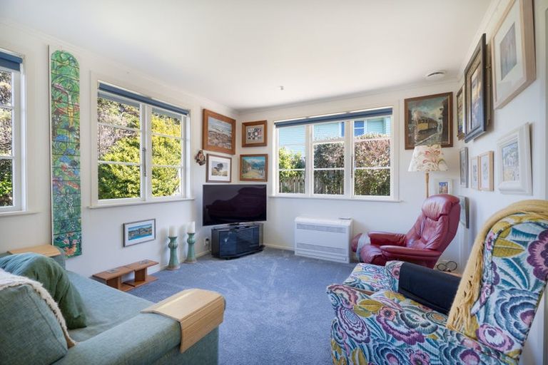 Photo of property in 62 Franklyn Road, Tawa, Wellington, 5028