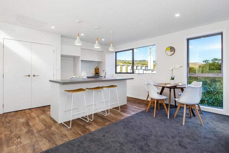 Photo of property in 10a Rewa Terrace, Tawa, Wellington, 5028