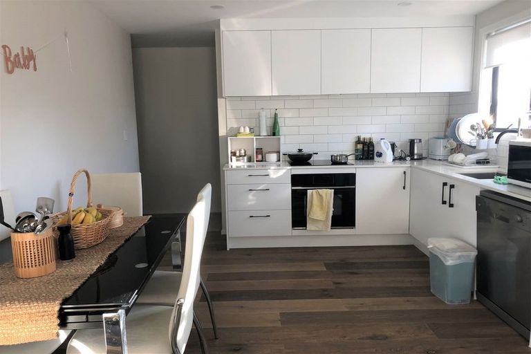 Photo of property in 52a Waipani Road, Te Atatu Peninsula, Auckland, 0610