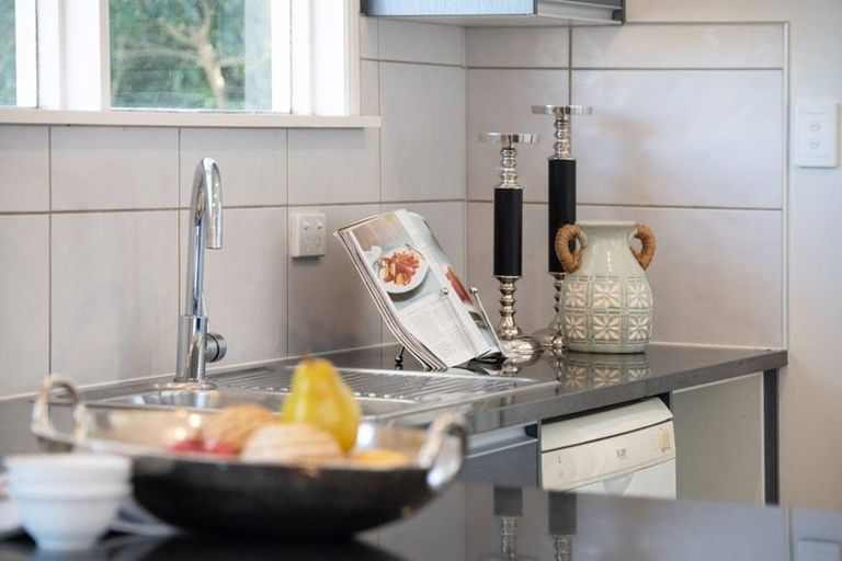 Photo of property in 3 Gladys Avenue, Glenfield, Auckland, 0629