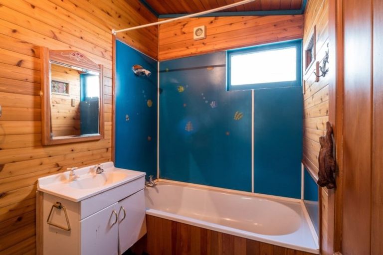 Photo of property in 41 Durham Street, Picton, 7220