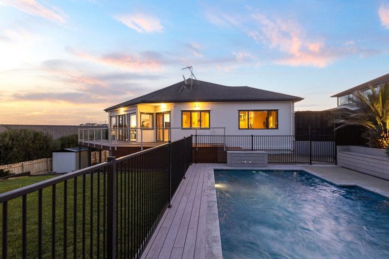 Photo of property in 10 Ascot Way, Orewa, 0931