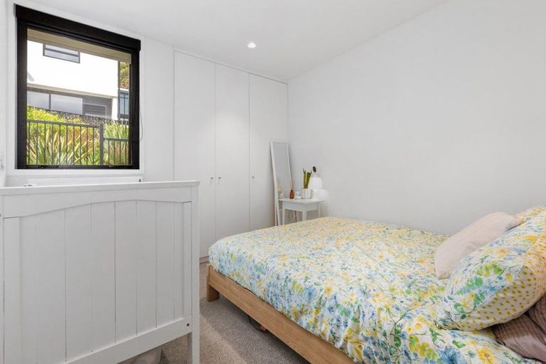 Photo of property in 5 Jean Caldwell Way, Island Bay, Wellington, 6023