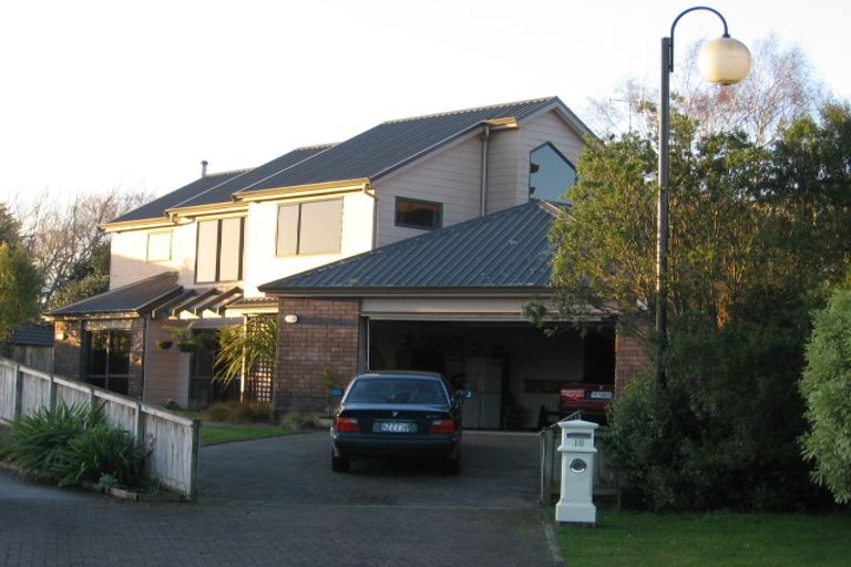 Photo of property in 18 Silhouette Way, Western Heights, Hamilton, 3200