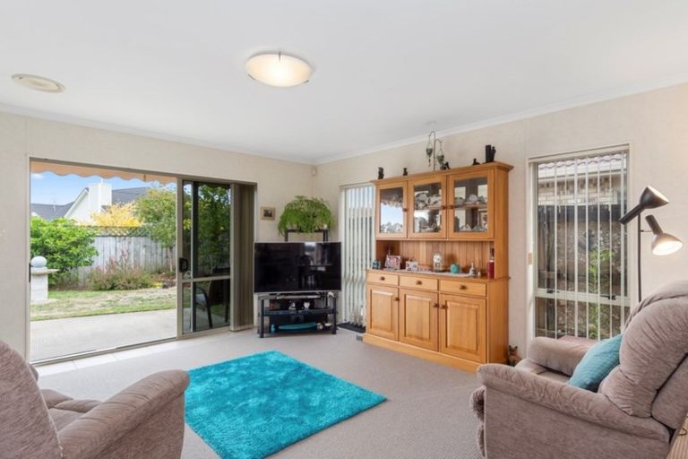 Photo of property in 32 Mcleod Place, Papamoa Beach, Papamoa, 3118