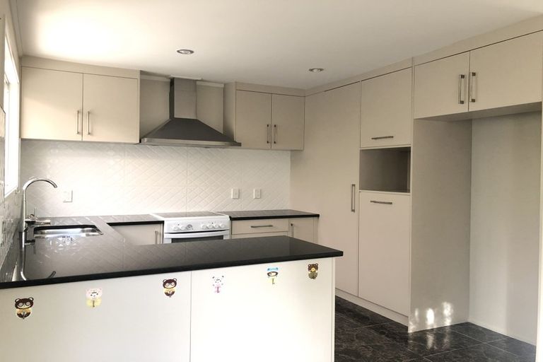 Photo of property in 25 Finn Place, Totara Vale, Auckland, 0629