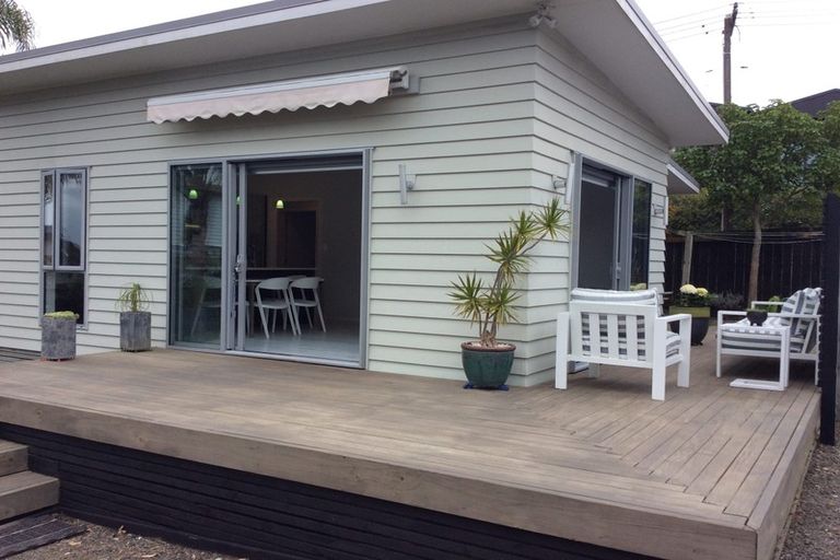 Photo of property in 15 Old Lake Road, Narrow Neck, Auckland, 0624