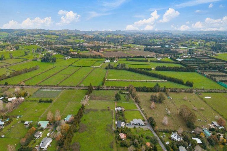 Photo of property in 124 Boord Crescent, Kumeu, 0891