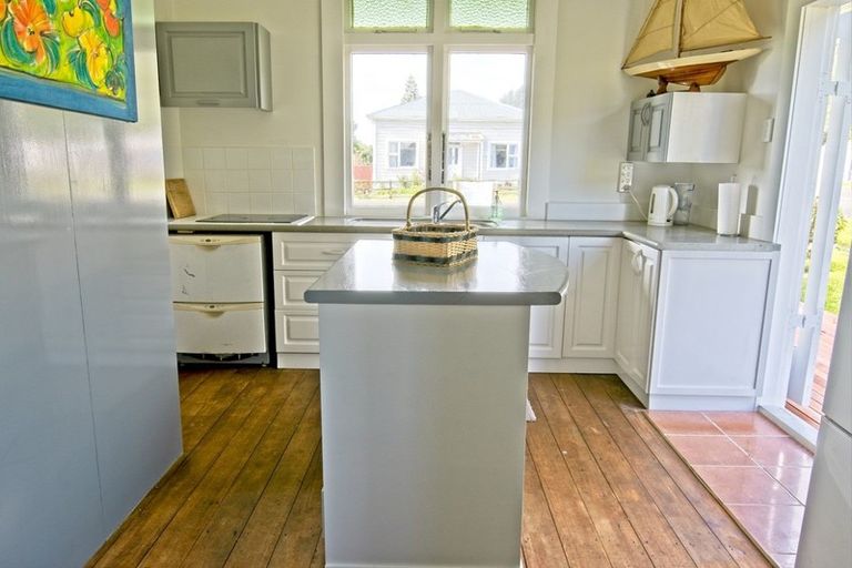 Photo of property in 10 Greenfield Street, Hector, 7822