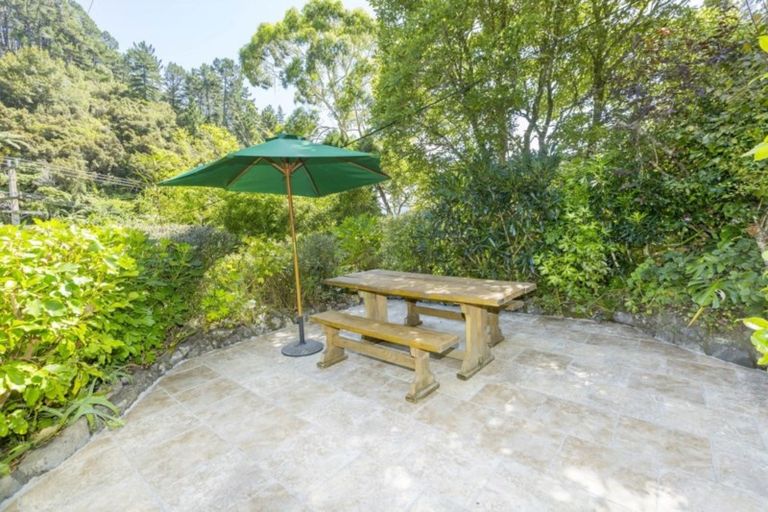 Photo of property in 135 Pinehaven Road, Pinehaven, Upper Hutt, 5019