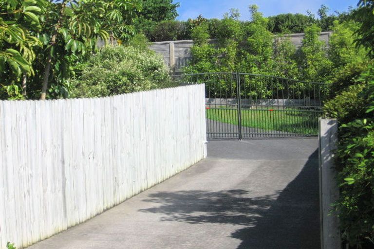 Photo of property in 4/11 Pannill Place, Oteha, Auckland, 0632