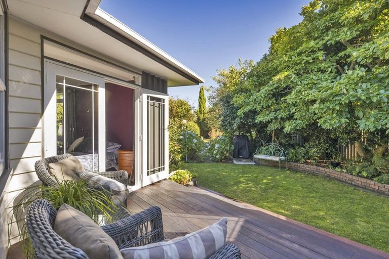 Photo of property in 10 Edwards Place, Terrace End, Palmerston North, 4410