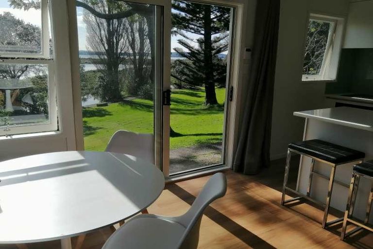 Photo of property in 5 Chapman Road, Te Atatu Peninsula, Auckland, 0610