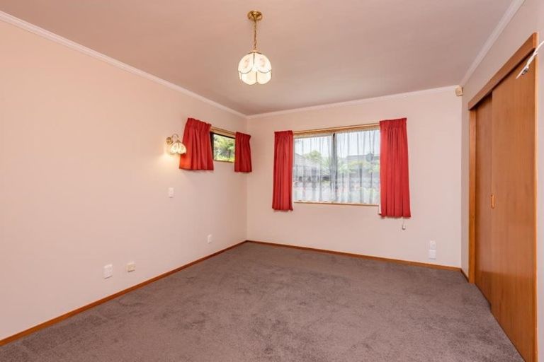 Photo of property in 2/10 Bellevue Road, Woburn, Lower Hutt, 5010