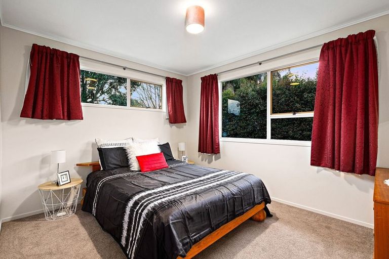 Photo of property in 31 Pipitea Place, Massey, Auckland, 0614