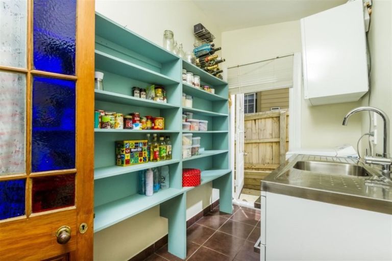 Photo of property in 15 Kawerau Avenue, Devonport, Auckland, 0624