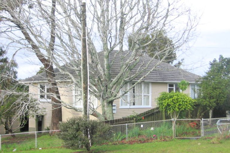 Photo of property in 28 Lincoln Park Avenue, Massey, Auckland, 0614