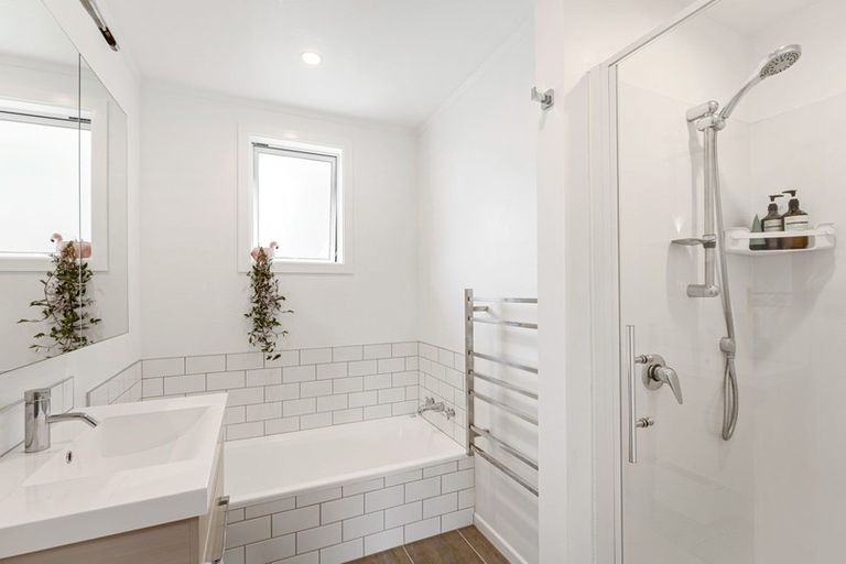 Photo of property in 6 Gaff Place, Whitby, Porirua, 5024